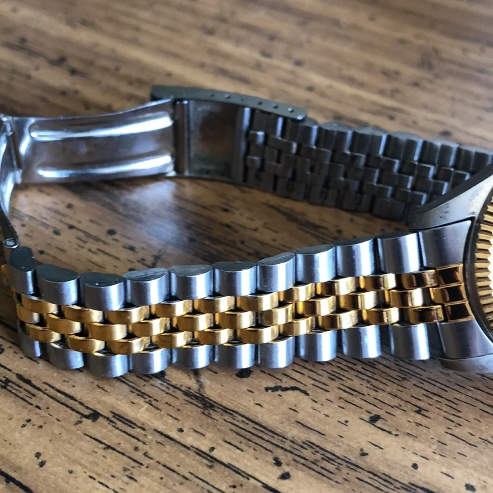 Vintage Gold/Silver Quartz Watch - Picture 5 of 10